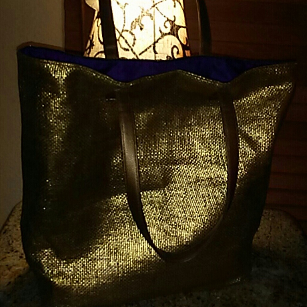 Gold lightweight shoulder bag